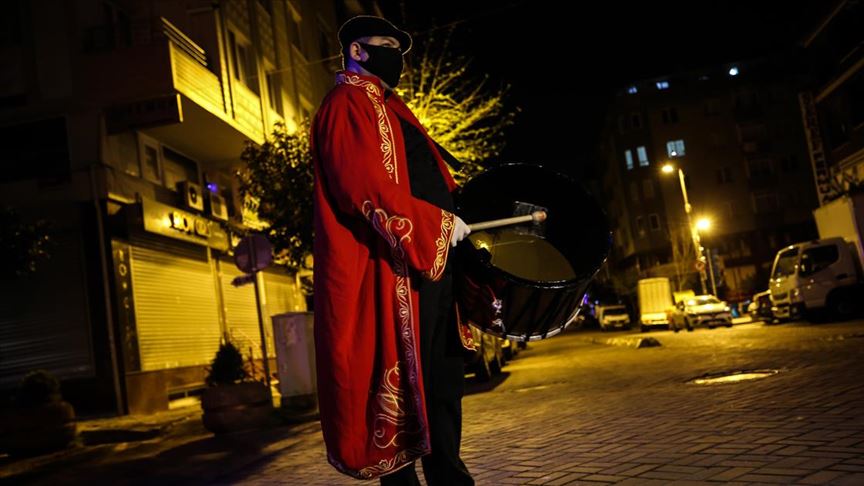 Istanbul Da Ramazan Davulculari Maske Takarak Mesaiye Basladi