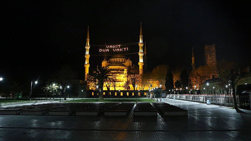 İstanbul'da iftarda dolup taşan meydanlar boş kaldı