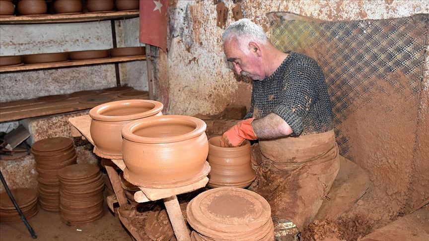 Toprak Ustasi Canak Comlek Ve Guvec Talebine Yetisemiyor
