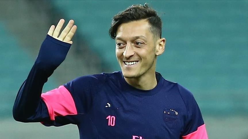 Mesut Özil célèbre l'arrivée du Ramadan