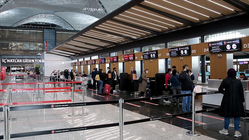 Cerca de 96% de los destinos turísticos de todo el mundo tienen restricciones de viaje por COVID-19
