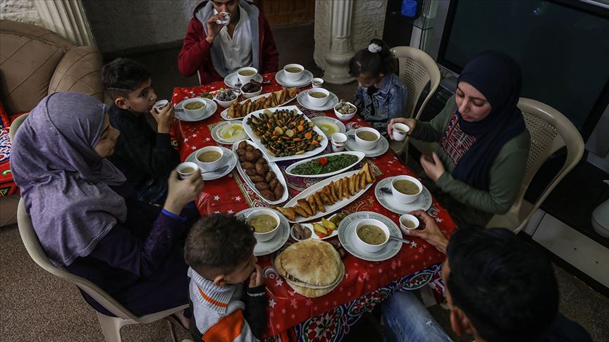 غزة كورونا يمنع اجتماع عائلة الدغمة على مائدة إفطار رمضان