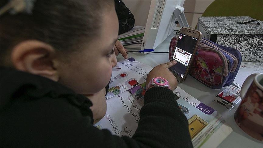 Kovid-19'dan etkilenen Orta Doğu ve Kuzey Afrika ülkeleri 'uzaktan eğitim'  sınavında