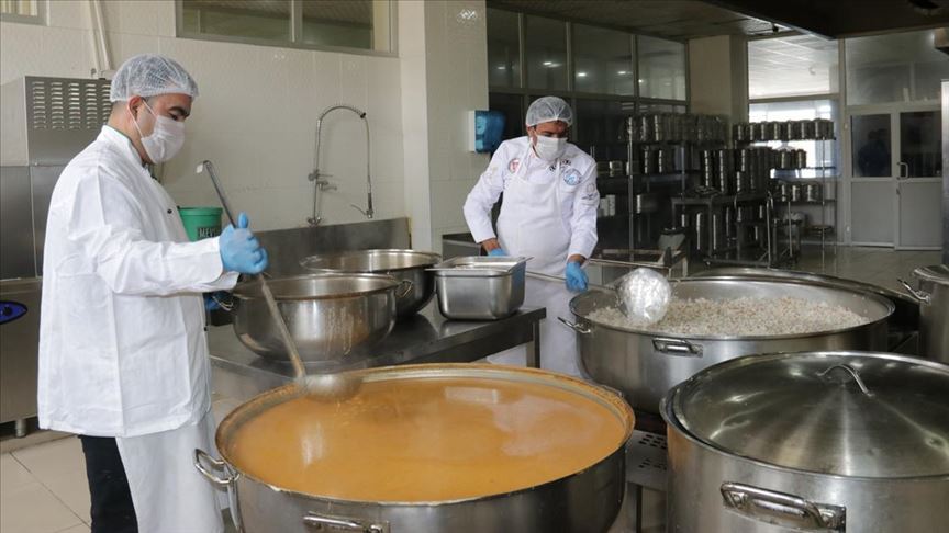 Turk Kizilayin Kazanlari Van Da Ihtiyac Sahipleri Icin Kayniyor