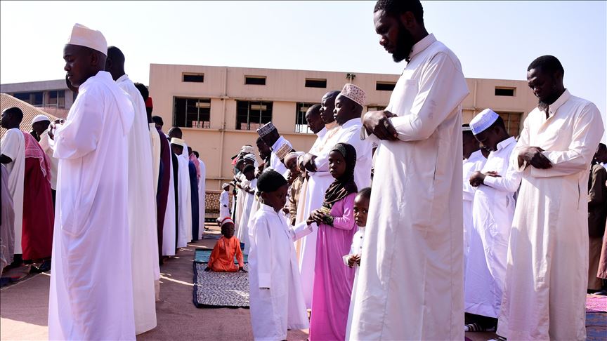 Thousands of Ugandan Muslims begin fast as hunger looms
