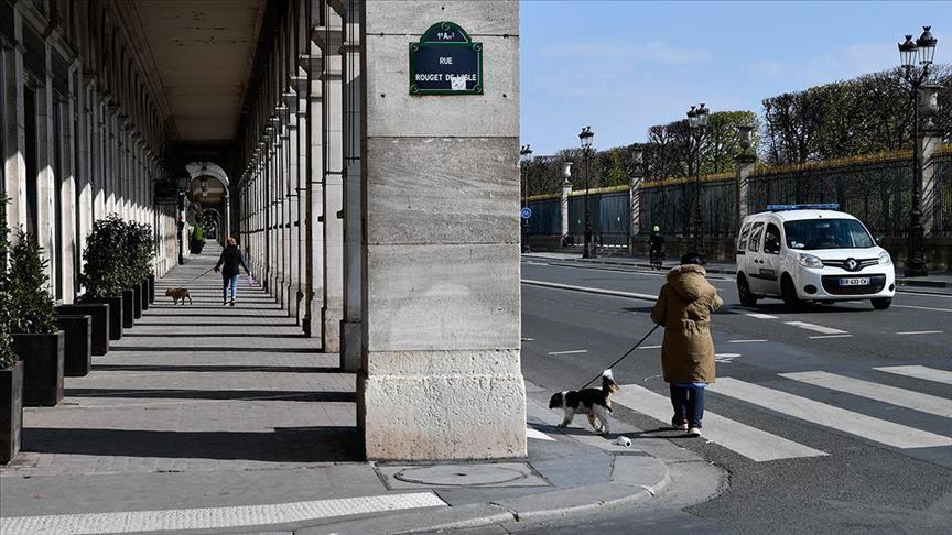 France to gradually ease lockdown measures