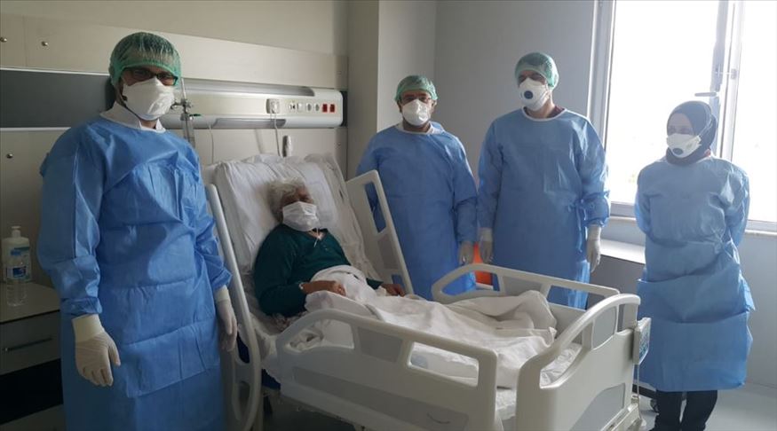 Erzincan'da 99 yaşındaki kadın Kovid-19’u yendi