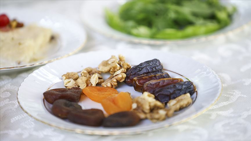 Sağlık Bakanlığından pandemi sürecinde oruç tutanlara beslenme önerileri