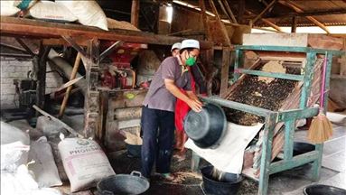 Petani Jawa Barat bersedekah ratusan ton beras bagi warga miskin