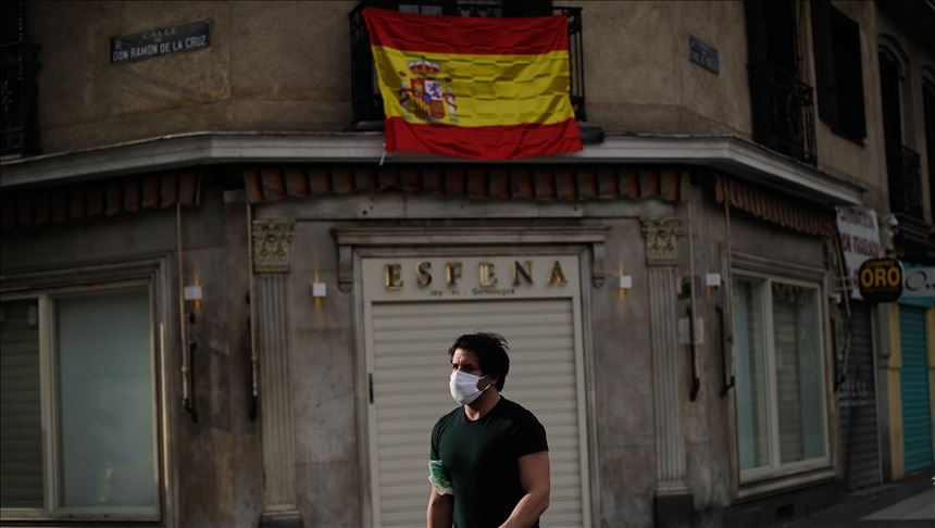 España registra una subida en el número de fallecidos diarios con 325 víctimas 