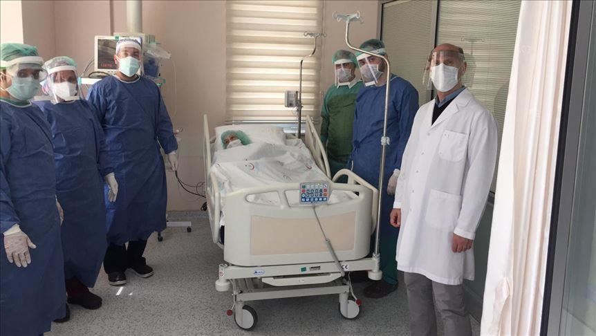 Turqi, dy gra 94-vjeçare fitojnë betejën ndaj COVID-19