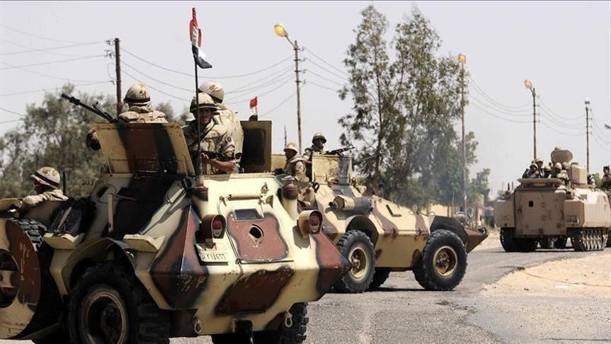 مصر.. مقتل وإصابة 10 عسكريين إثر تفجير مدرعة في سيناء