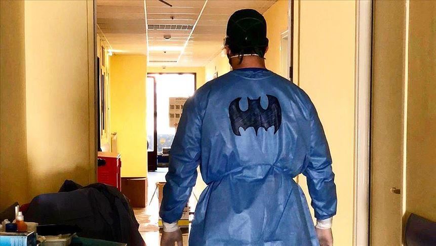 El 'Batman' enfermero que lucha contra el coronavirus en Italia