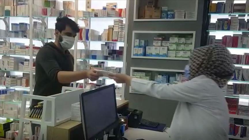 Аптеки в Турции раздали бесплатно 40 млн масок