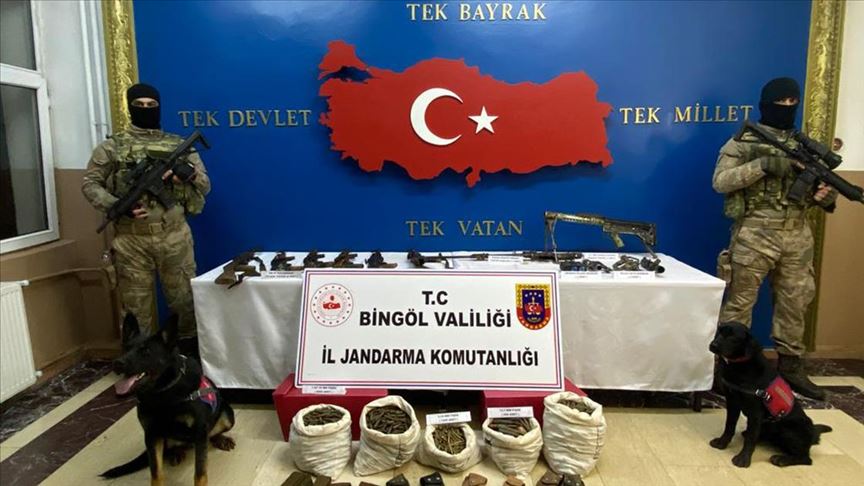 Bingöl'de PKK'nın cephaneliği ele geçirildi