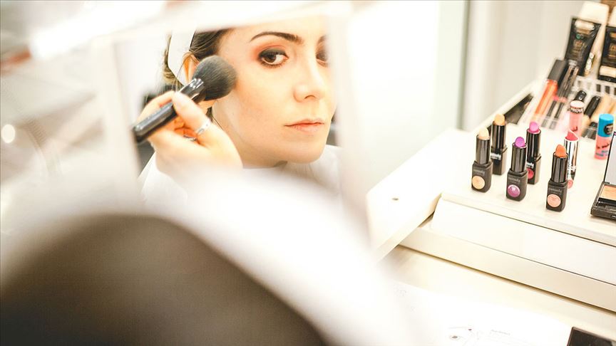 Koronavirüs pandemisinde kozmetik uygulamalarına dikkat 