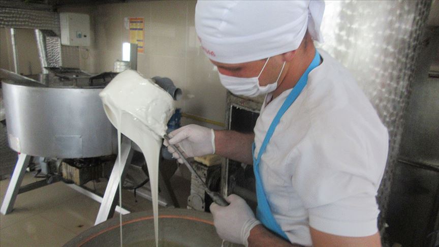 Dedelerinin asırlık lezzeti 'kürek helva' ramazan sofralarını süslüyor