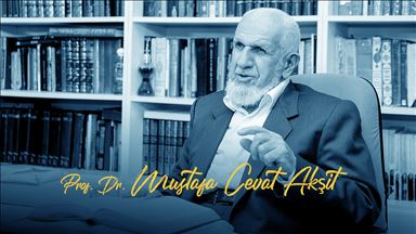 İlahiyatçı Prof. Dr. Akşit: Peygamber Efendimizin sünnetine yapıştığımız için Allah sırtımızı yere getirmiyor