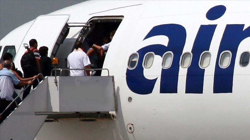 هواپیمایی لبنان پناهنده فلسطینی را به داخل هواپیما راه نداد