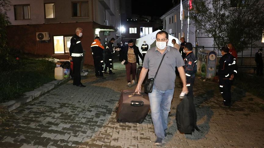 Denizli'de karantina süresi dolan 168 kişi evlerine uğurlandı 
