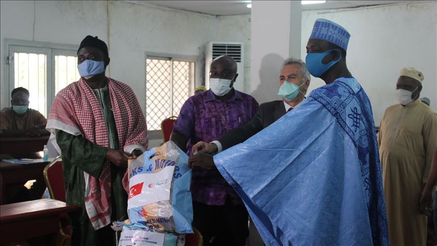 Cameroun : La TİKA fournit de l'aide alimentaire aux nécessiteux