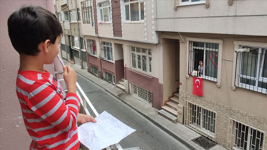 Salgin Gunlerinde Cocuklarin Camdan Cama Isim Sehir Oyunu