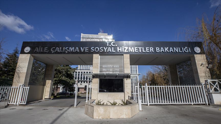 Aile ve Çalışma Bakanlığından 'başörtülü oldukları için işten çıkarıldılar' iddialarına açıklama