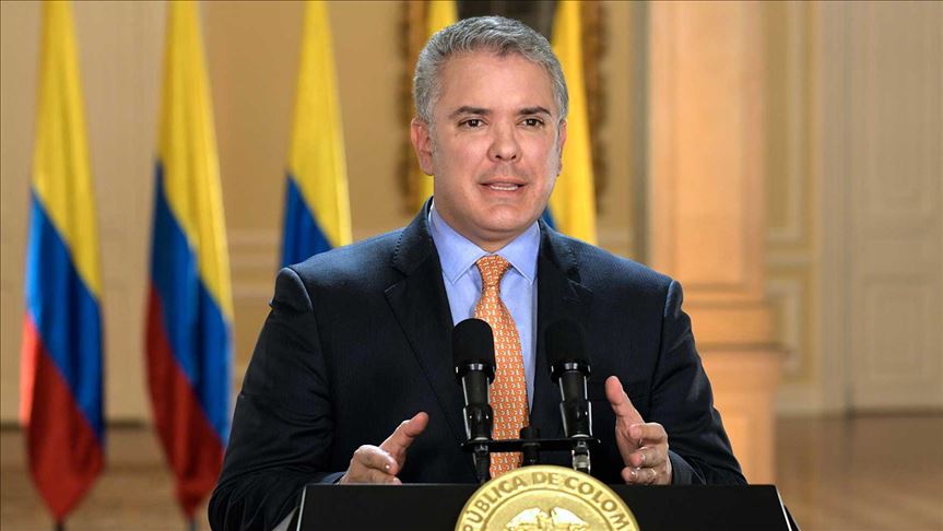 Presidente de Colombia niega favoritismo hacia la aerolínea Avianca