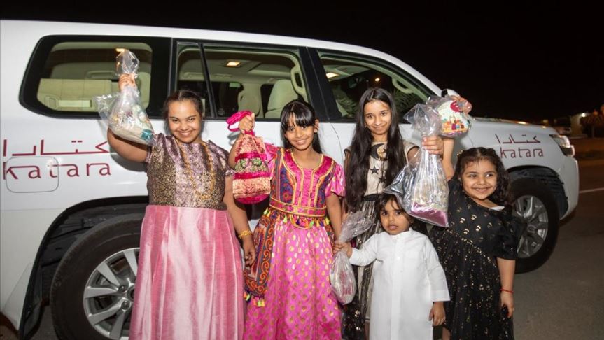 "قرنقعوه".. فرحة تزور أطفال قطر احتفالا بصيام نصف رمضان (تقرير)