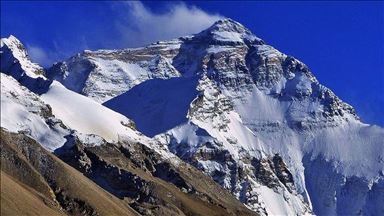 Çînî wê bilindahiya Çiyayê Everestê ji nû va bipîvin