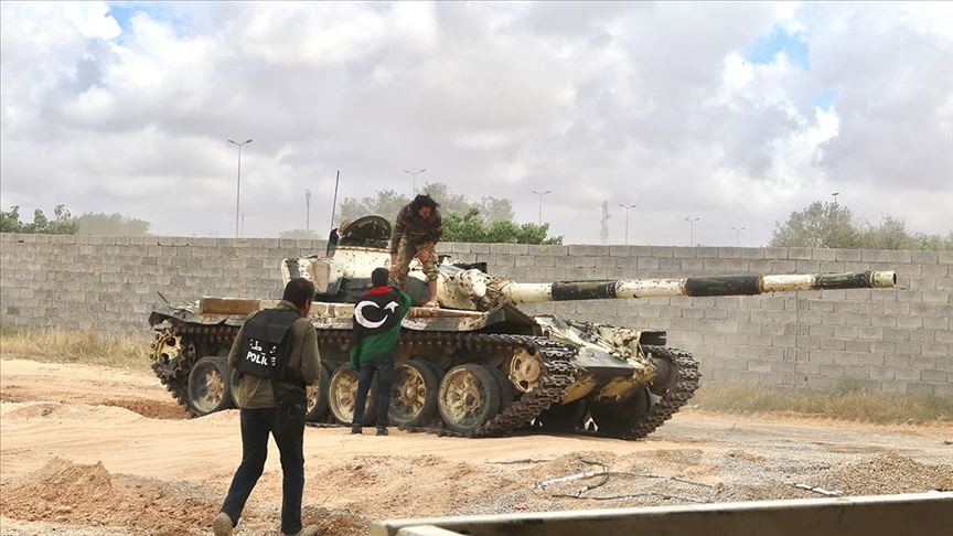 Vatiyye Hava Üssü’nde bulunan 6 Hafter milisi Libya Ordusuna teslim oldu