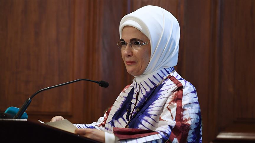 Emine Erdoğan'dan kullanılmış maske ve eldivenlerin atık kutularına atılması çağrısı