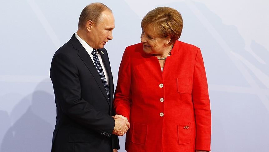 Putin habla con Merkel en conmemoración del Día de la Victoria