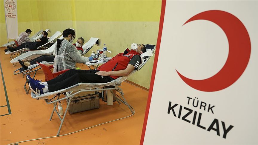 Başkentte gençlik merkezi personelinden Türk Kızılaya kan bağışı