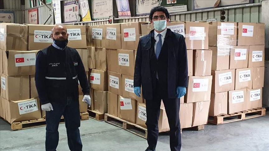 "تيكا" التركية توزع 1000 طرد غذائي في الأردن