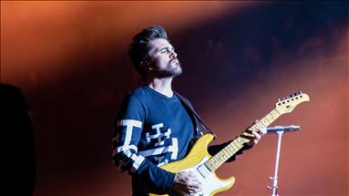 Juanes, Fonseca, Alejandro Fernández y Shakira ofrecen conciertos virtuales el Día de la Madre