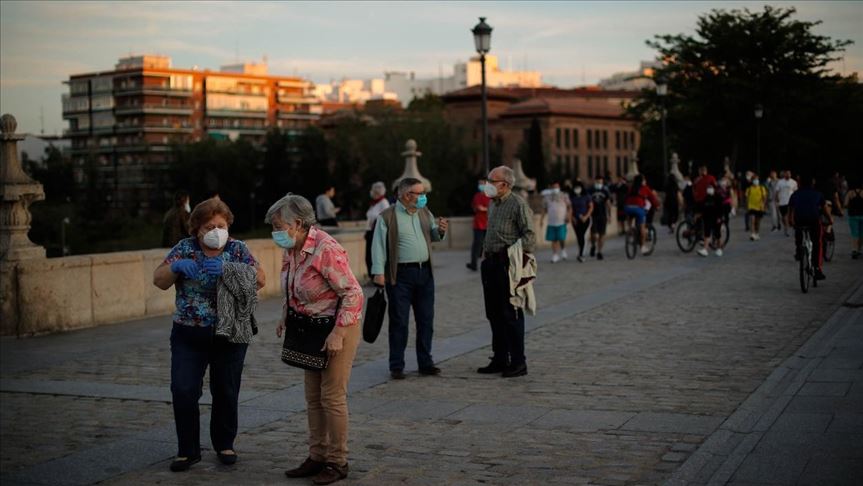 España: la mitad del país vuelve a sus actividades normales