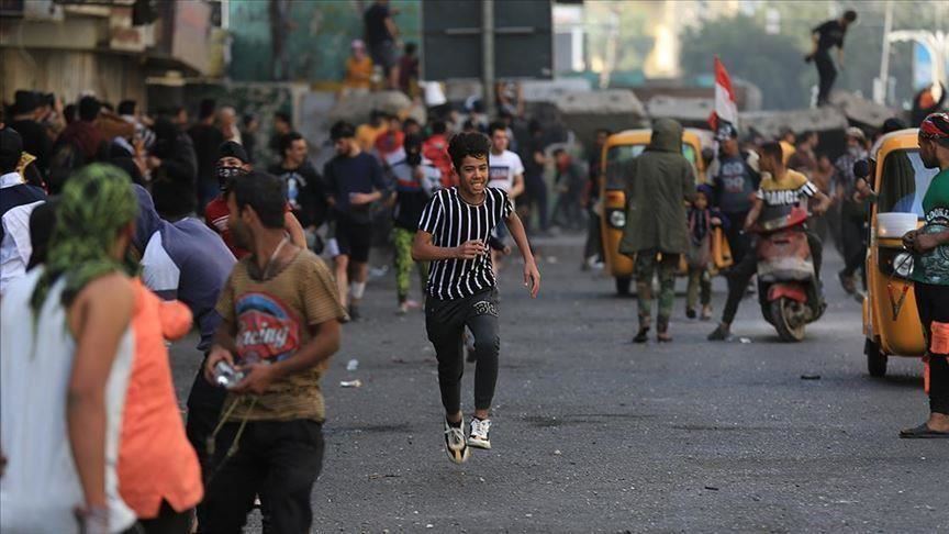 بغداد.. إصابة 6 عناصر أمن بهجمات "مندسين" وسط المتظاهرين