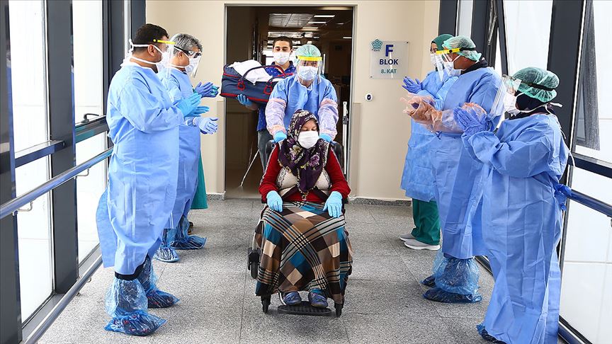 Kovid-19'la mücadelede zamanında ve etkili tedbir alan ülkeler başarılı oldu