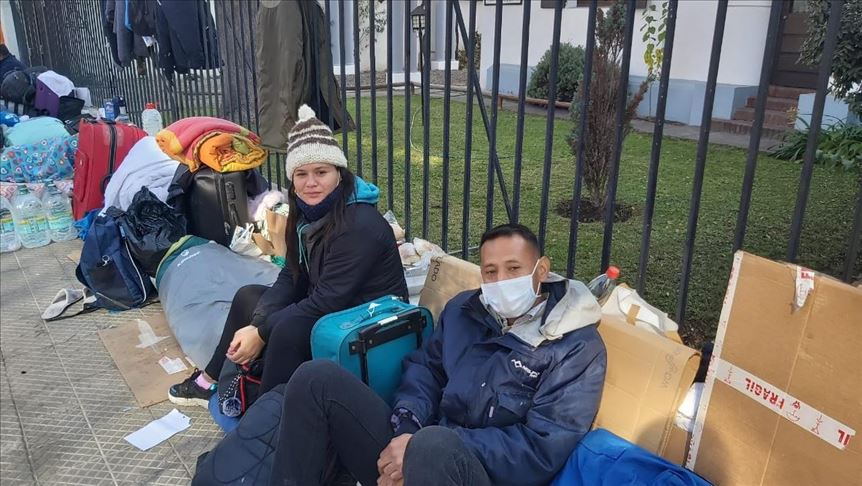 Chile: cerca de 400 venezolanos acampan en embajada de su país para ser repatriados