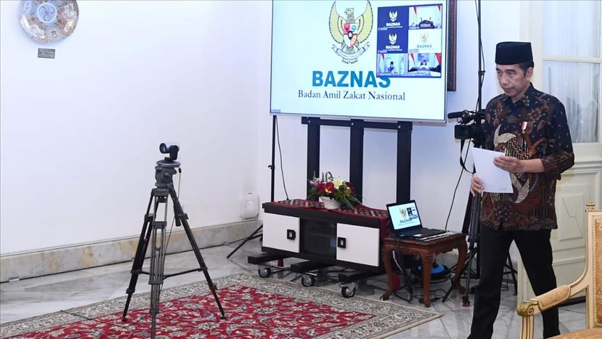 Presiden Jokowi bayar zakat secara online