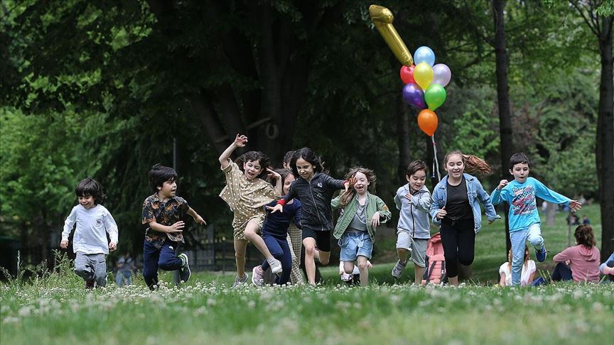 14 yaş altı çocuklar uzun zaman sonra ilk kez sokağa çıktı