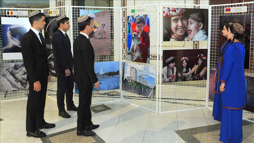 Turkmenistan hosts photo show on country's neutrality