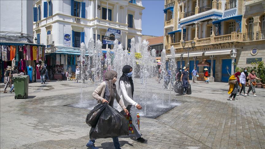 بعد إغلاق 54 يوما.. المراكز التجارية تفتح أبوابها في تونس
