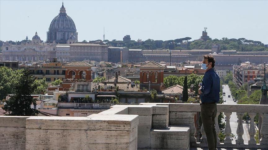 Italy reports 153 new deaths, as lockdown is relaxed