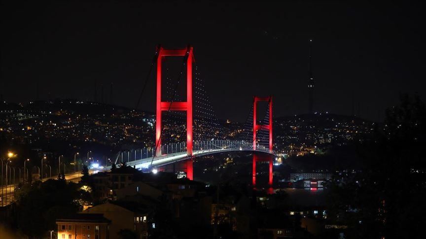 В 15 провинциях Турции действует комендантский час