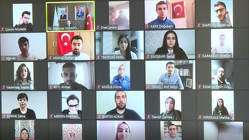 Bakan Kasapoğlu Gençlik Haftası'nda temsilci gençlerle görüştü