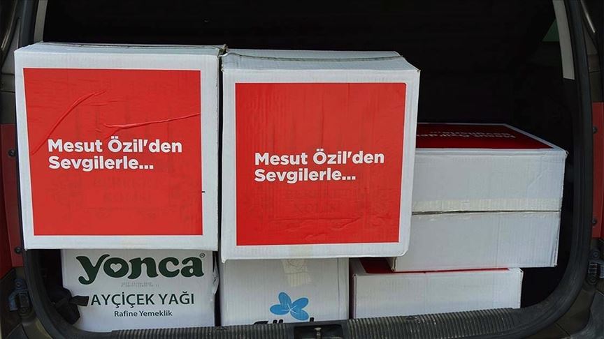 Mesut Özil'den Manisa'da 280 aileye gıda kolisi desteği