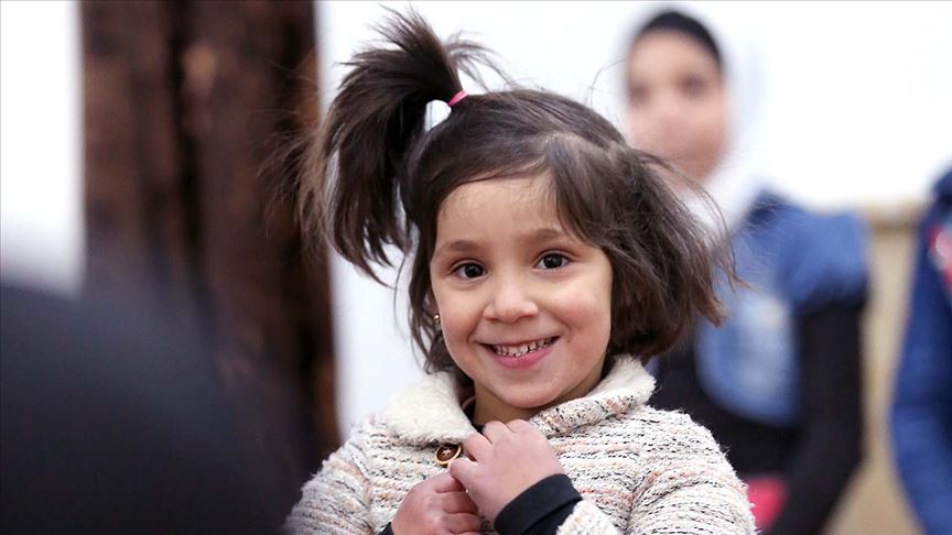 Suriye'de rejimin vurduğu yetimhaneden kurtulan Sevra 5 yaşına girdi