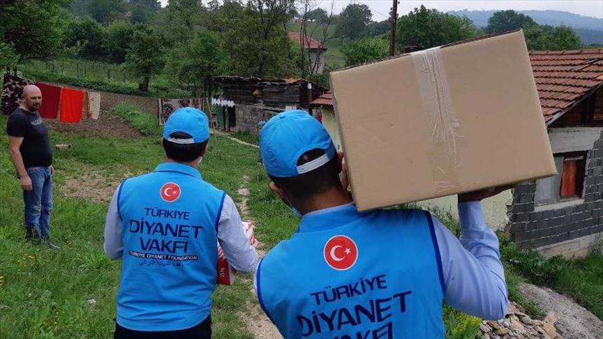ليلة القدر توزيع 300 سلة غذائية تركية بالبوسنة والهرسك